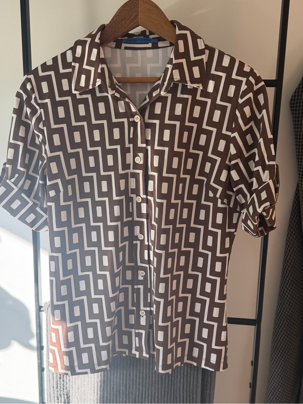 J. McLaughlin Brown & White Geometric Short-Sleeve Button-Up